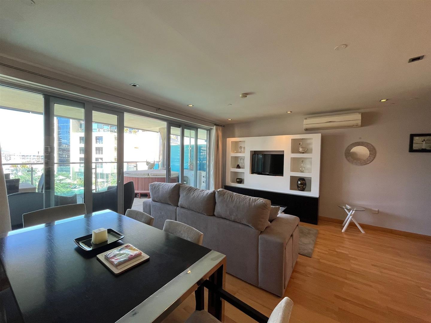 Image of Apartment - 2 Bedrooms - 2 Bathrooms for Rental in Royal Ocean Plaza-Gibraltar, Image 2
